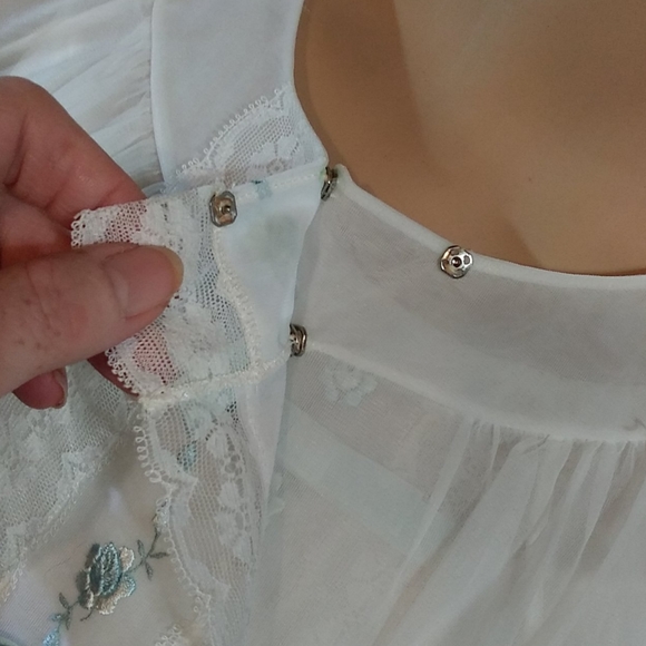 VintageWhite W/Blue Rose Lingerie Peignoir Set (S) - Picture 6 of 10